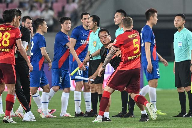 德尚战术完败！首发犯错+中场失控 高中锋枯坐替补席